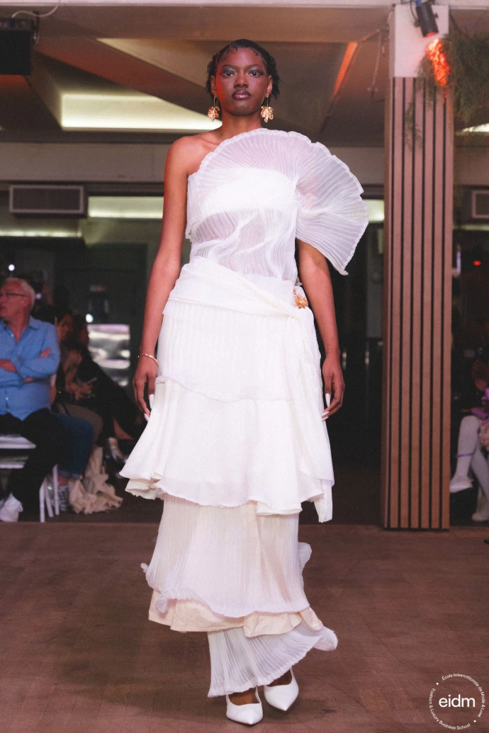 Collection Golden Lys présentée au défilé Fashion Fusion de l'EIDM Paris 2025 — photo 4