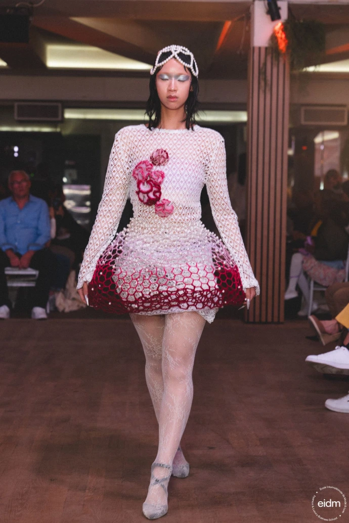 Collection Degradation présentée au défilé Fashion Fusion de l'EIDM Paris 2025 — photo 3