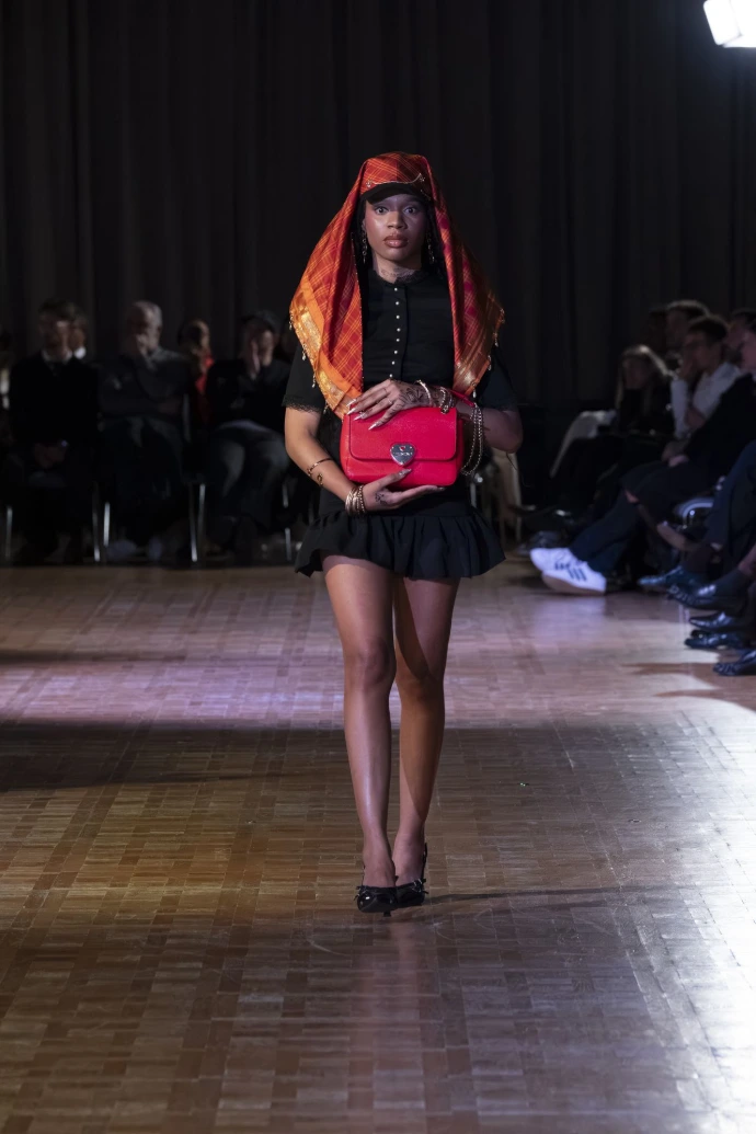 Défilé Nostra Luce de l'EIDM Paris 2026 — photo 10